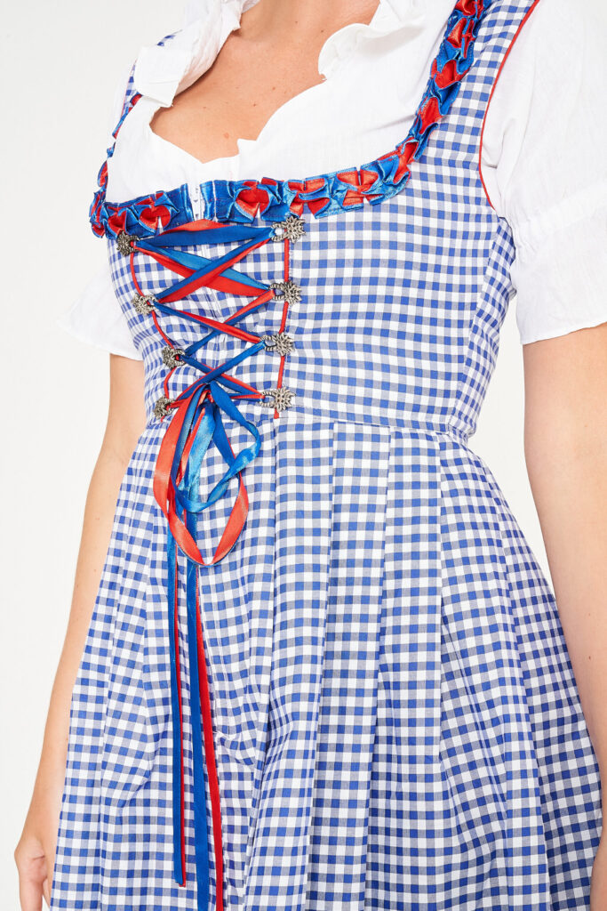 Choosing the Perfect Dirndl Dress Color for Oktoberfest